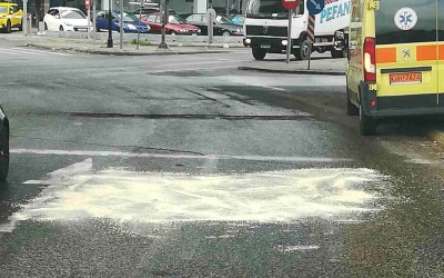 Λάδια στον δρόμο: Ξέρεις πώς τα καθαρίζουν;