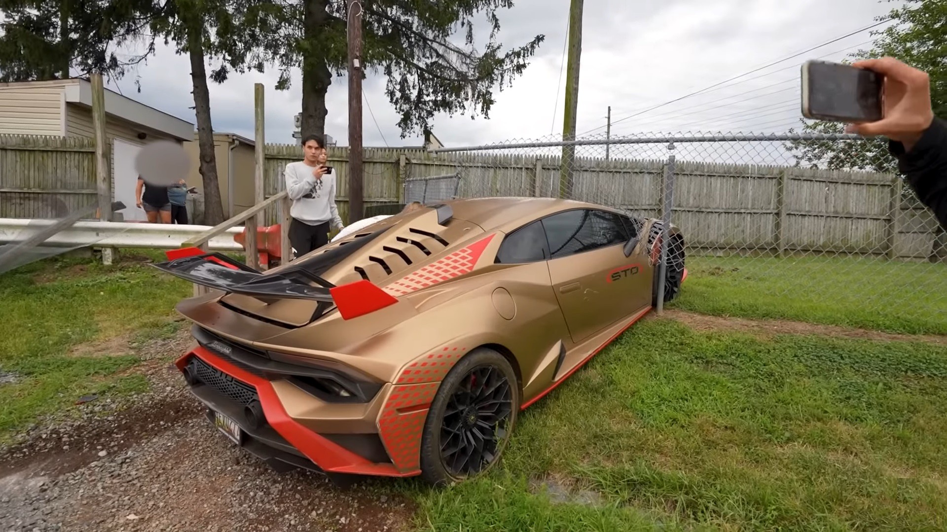 Διάσημος Youtuber καταστρέφει συλλεκτική Lamborghini – Πέρασε μέσα από φράχτη [Video]