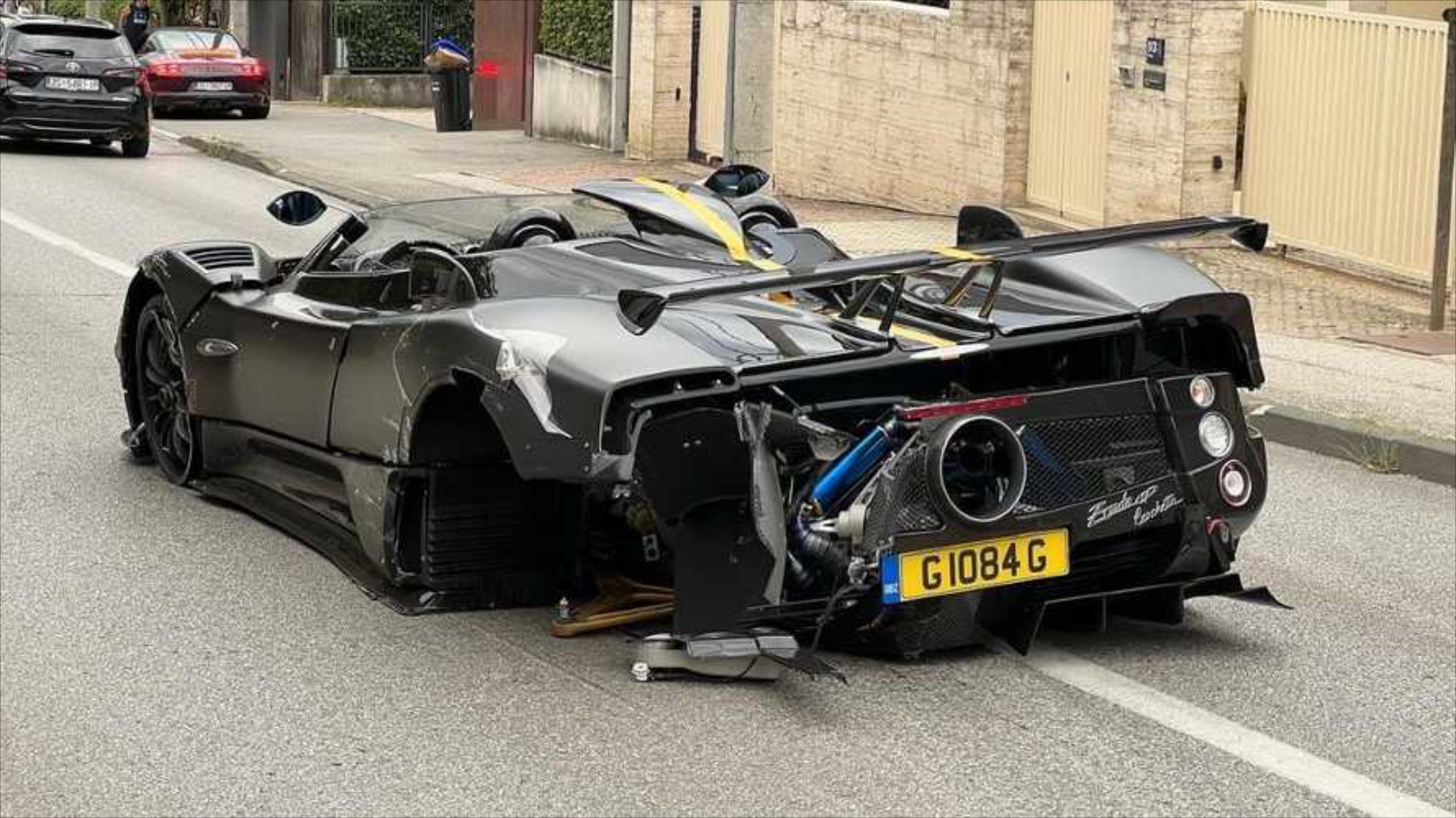 Video: Η στιγμή που μια συλλεκτική Pagani Zonda 15 εκατ. € τρακάρει με ένα Fiesta