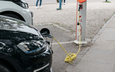 Ποιες εταιρείες δοκιμάζουν μπαταρία που φορτίζει σε 5' για 160 km;