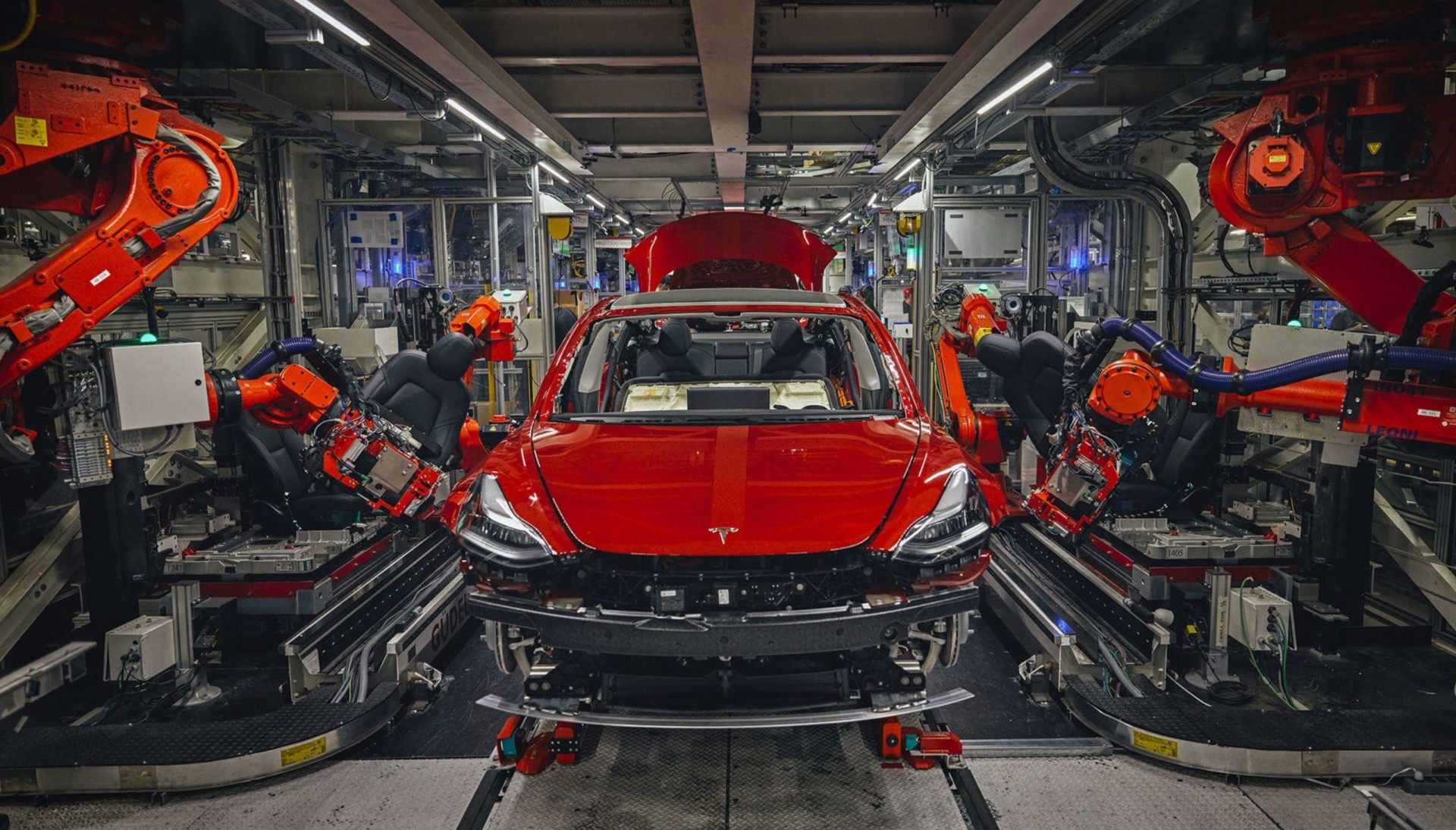 Tesla: Το κόστος κατασκευής έπεσε κατά 60%, αλλά όχι λόγω μπαταριών