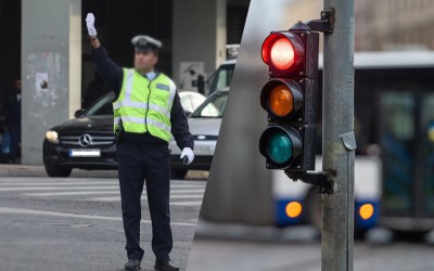 Ξέρεις πόσα φανάρια υπάρχουν σε όλη την Αθήνα – Και ποιος τα ρυθμίζει;