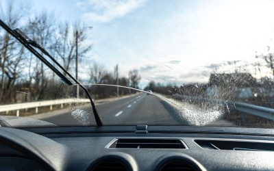 Γιατί τρίζουν οι υαλοκαθαριστήρες αυτοκινήτου; Τα 5 πράγματα που πρέπει να ξέρεις