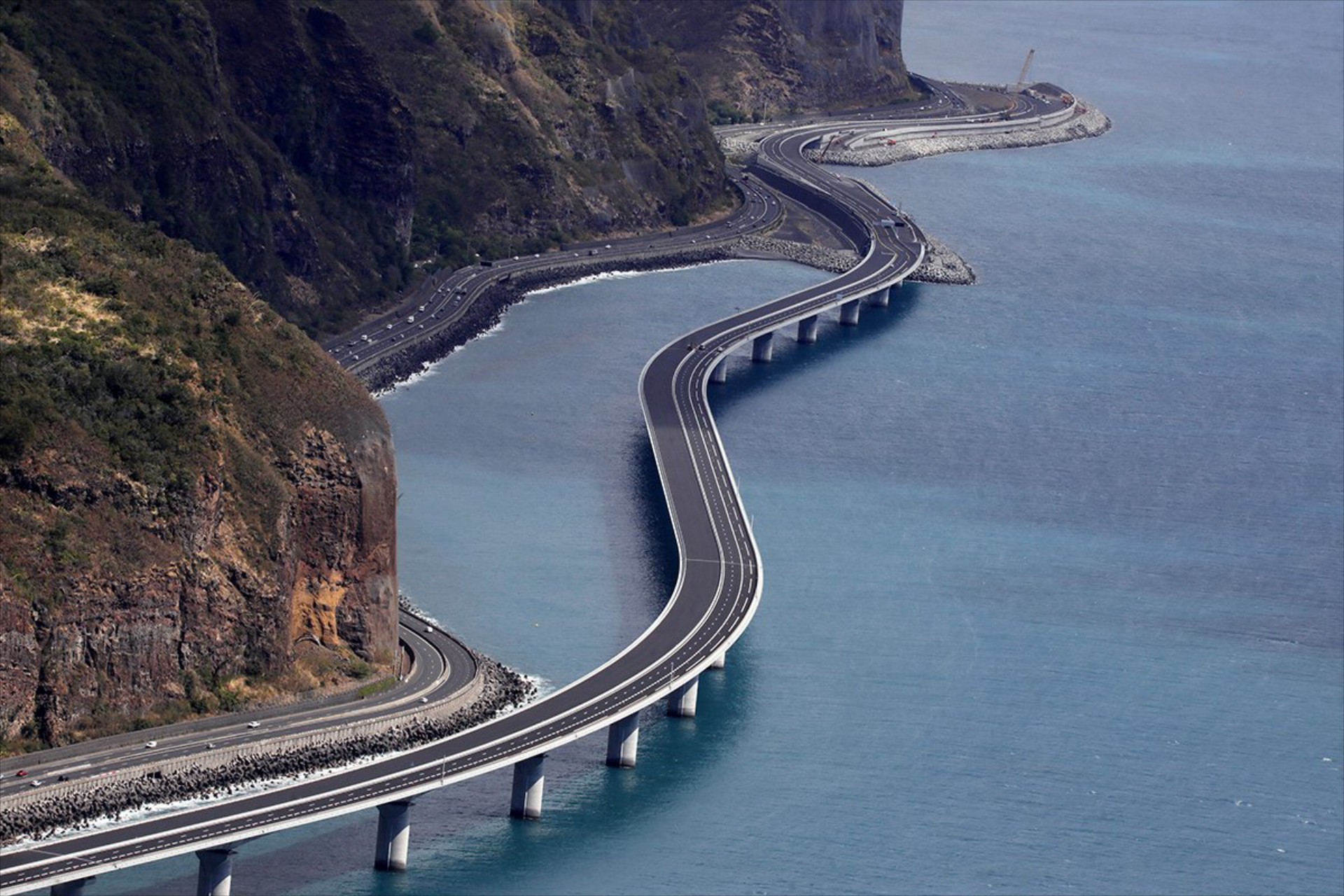 Ο ακριβότερος δρόμος του κόσμου! Πόσο κόστισε, πού βρίσκεται; [video]