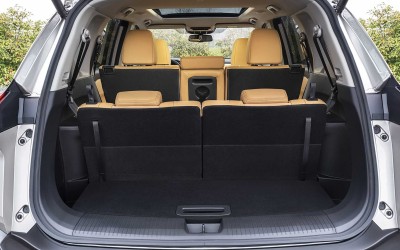 Υβριδικό SUV 1.5 204 ίππων, καίει 5,8 lt/100 km και έχει πορτ μπαγκάζ 585 lt - Ποιο είναι;