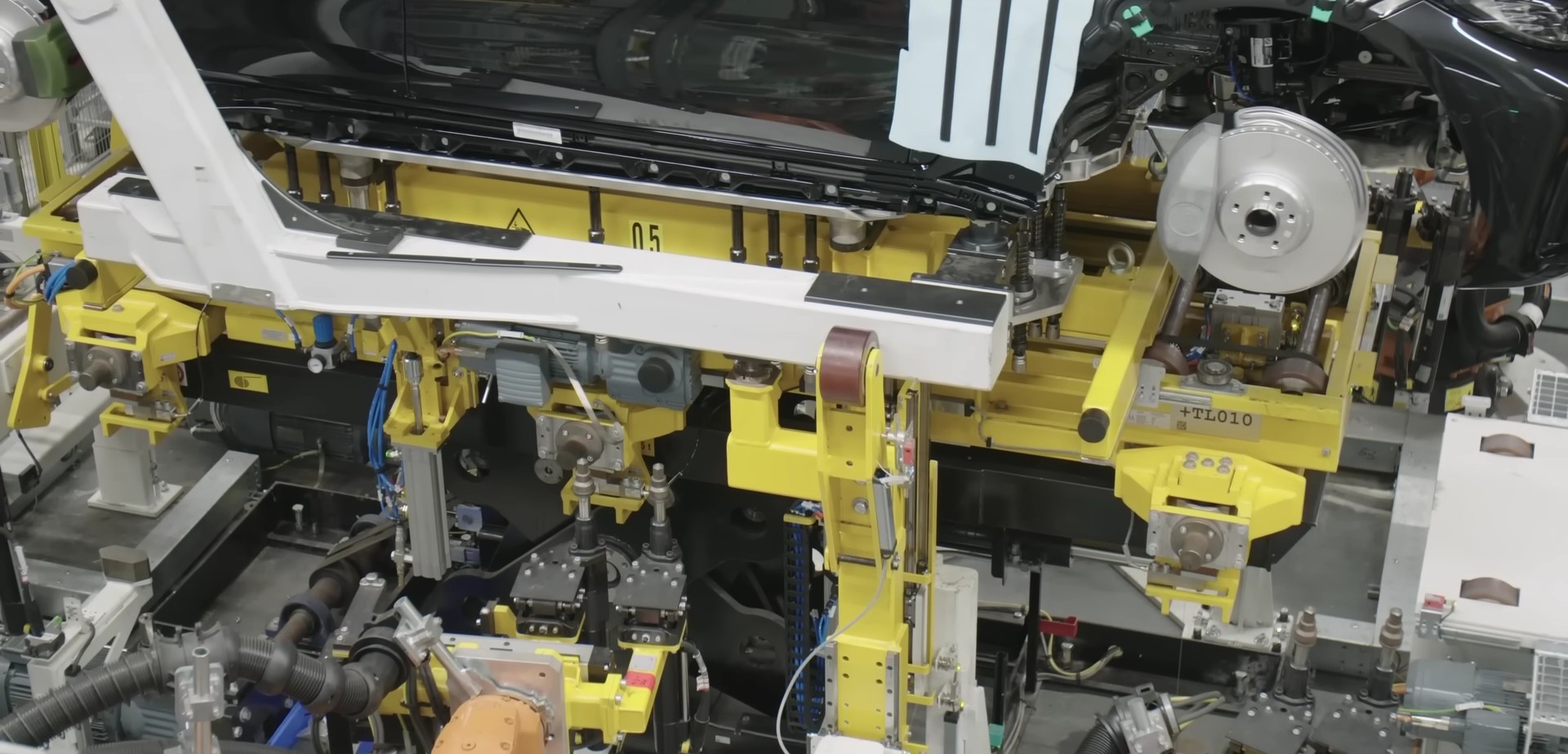 Video: Πώς κατασκευάζονται τα κορυφαία Audi, BMW και Mercedes-Benz