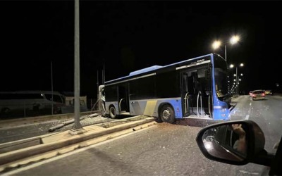 Τρελή πορεία λεωφορείου στα Σπάτα – Πέρασε στο αντίθετο ρεύμα 