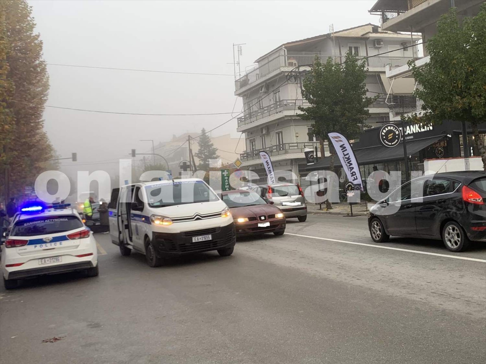 Λάρισα: Αυτοκίνητο παρέσυρε μαθητή - Δείτε εικόνες από το σημείο  