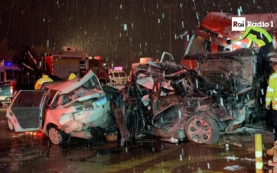 Video σοκ: Πήγαιναν σε κηδεία και τους παρέσυρε φορτηγό – 19 νεκροί