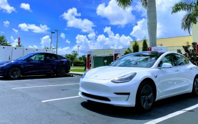 «Βουτιά» στις τιμές των μεταχειρισμένων Tesla, έως και 18.000 $!