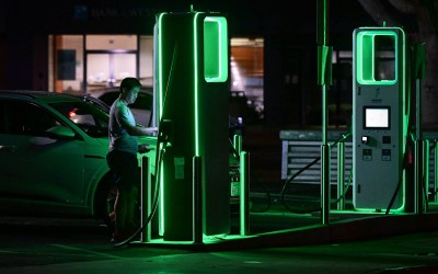 Audi: Φτιάχνει φορτιστές 300 kW, από μπαταρίες ηλεκτρικών για πέταμα!