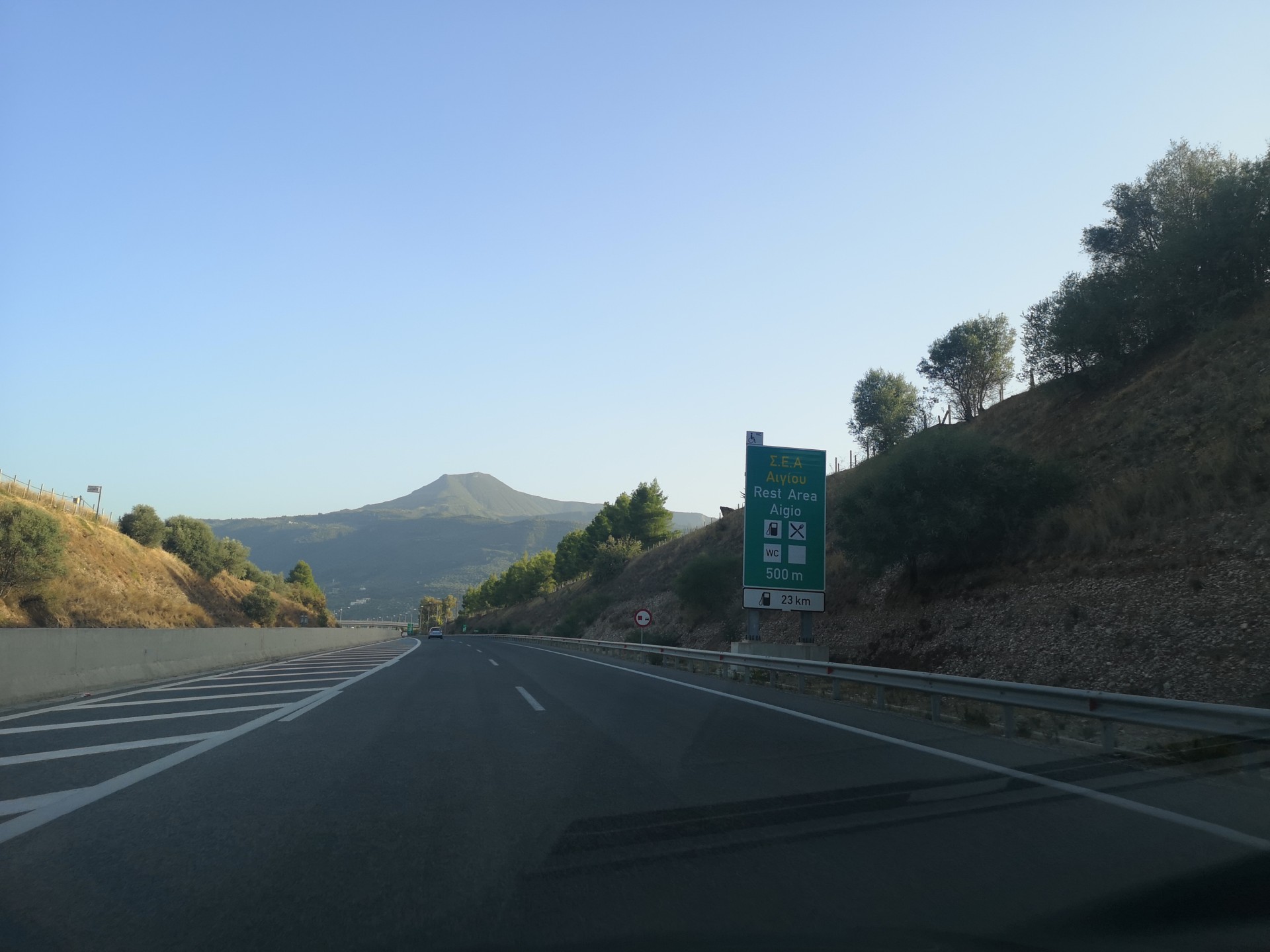 Τρόμος στην εθνική οδό: 91χρονη οδηγούσε ανάποδα, τράκαρε και έφυγε… «κυρία»