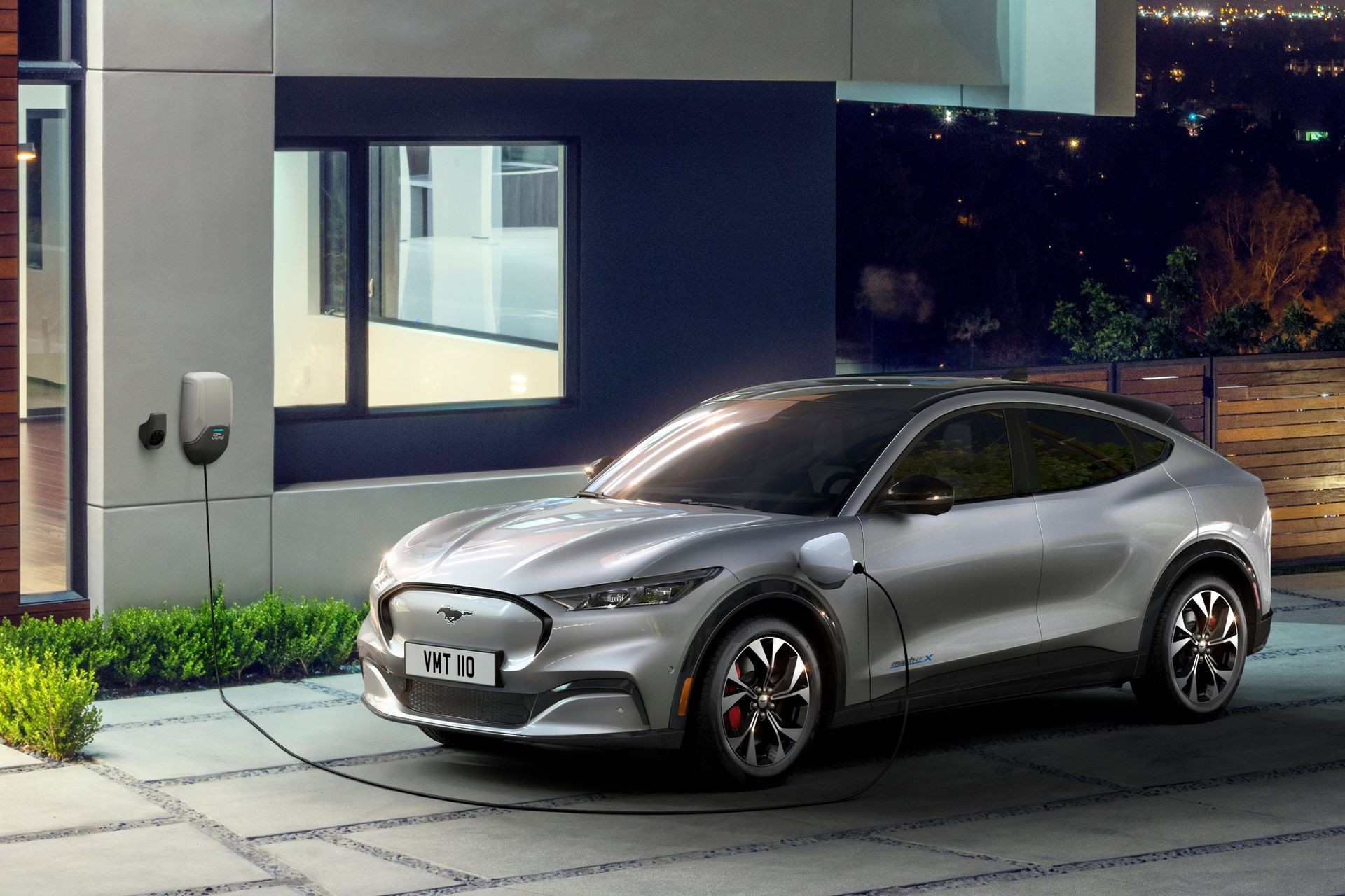 Ford: Με αυτές τις μπαταρίες θα ρίξει την τιμή των ηλεκτρικών της