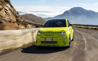 Abarth 500e: Βροχή από παραγγελίες για τον πρώτο ηλεκτρικό «σκορπιό»