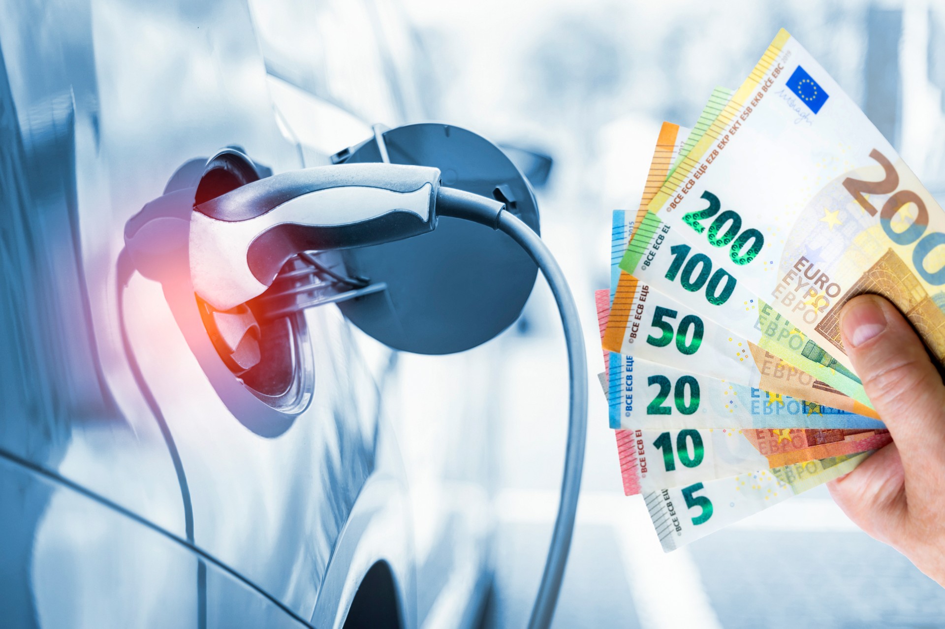 Ελλάδα: Τσουχτερό «πρόστιμο» όταν πιάνεις φορτιστή χωρίς να φορτίζεις