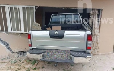 Κρήτη: Αγροτικό γκρέμισε τοίχο σπιτιού και μπήκε μέσα