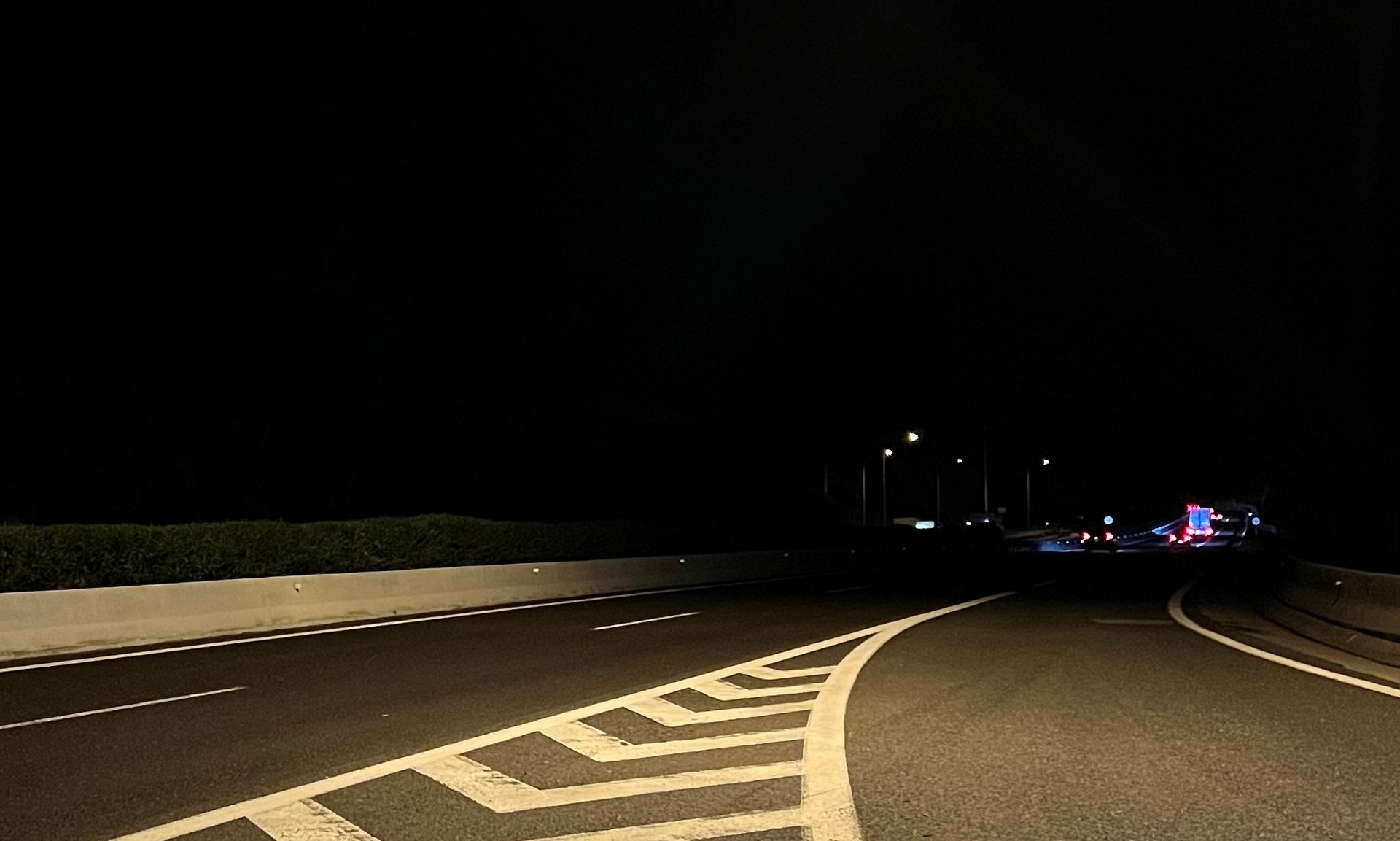 Χωρίς φώτα το βράδυ η εθνική οδός! - Γιατί συμβαίνει αυτό;