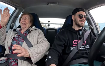 Ελληνίδα γιαγιά σε Subaru 600 ίππων: «Αχ, Παναγία μου!»... [video]