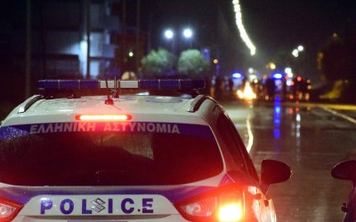 Περιπολικό: Επιτρέπεται να κάνει προσπέραση σε διπλή γραμμή; [video]