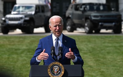 Ζηλεύει την Ευρώπη ο Biden - Τι αλλάζει για τα ηλεκτρικά αυτοκίνητα στις ΗΠΑ