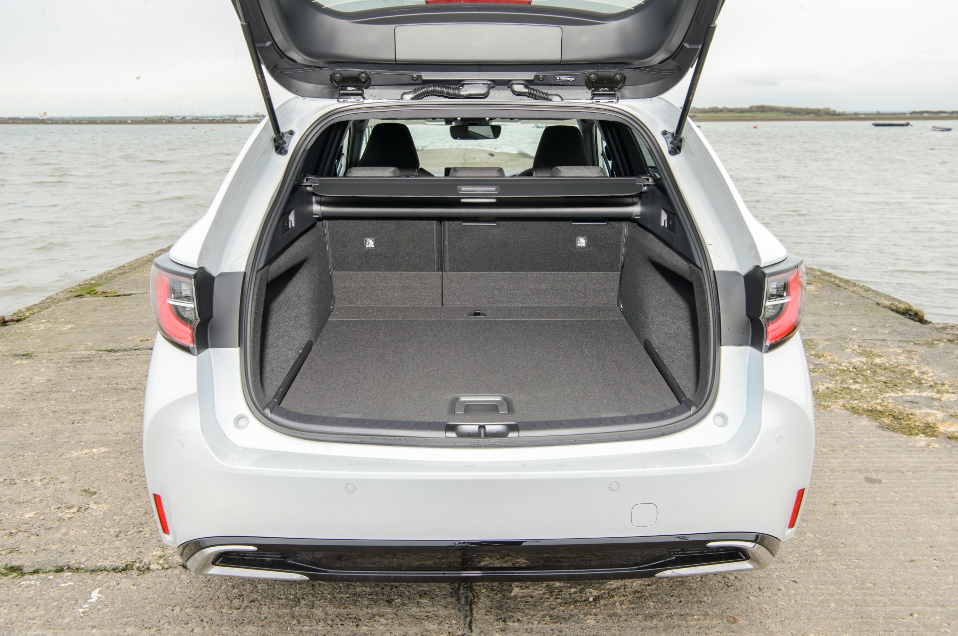 Υβριδικό οικογενειακό με πορτμπαγκάζ 596 lt, κατανάλωση 4,4 lt/100 km και μηδενικά Τέλη – Ποιο είναι;