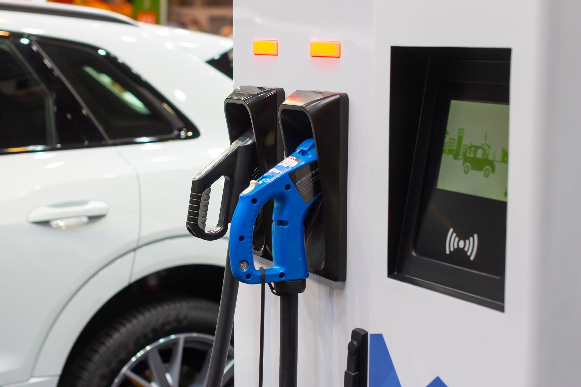 Grid Charge: Το άνοιγμα του ΑΔΜΗΕ στους φορτιστές ηλεκτρικών αυτοκινήτων