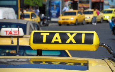 Οδηγός ΤΑΞΙ χρέωσε 80 € από τα ΚΤΕΛ στην Παλλήνη – Τον πήγαν εισαγγελέα 