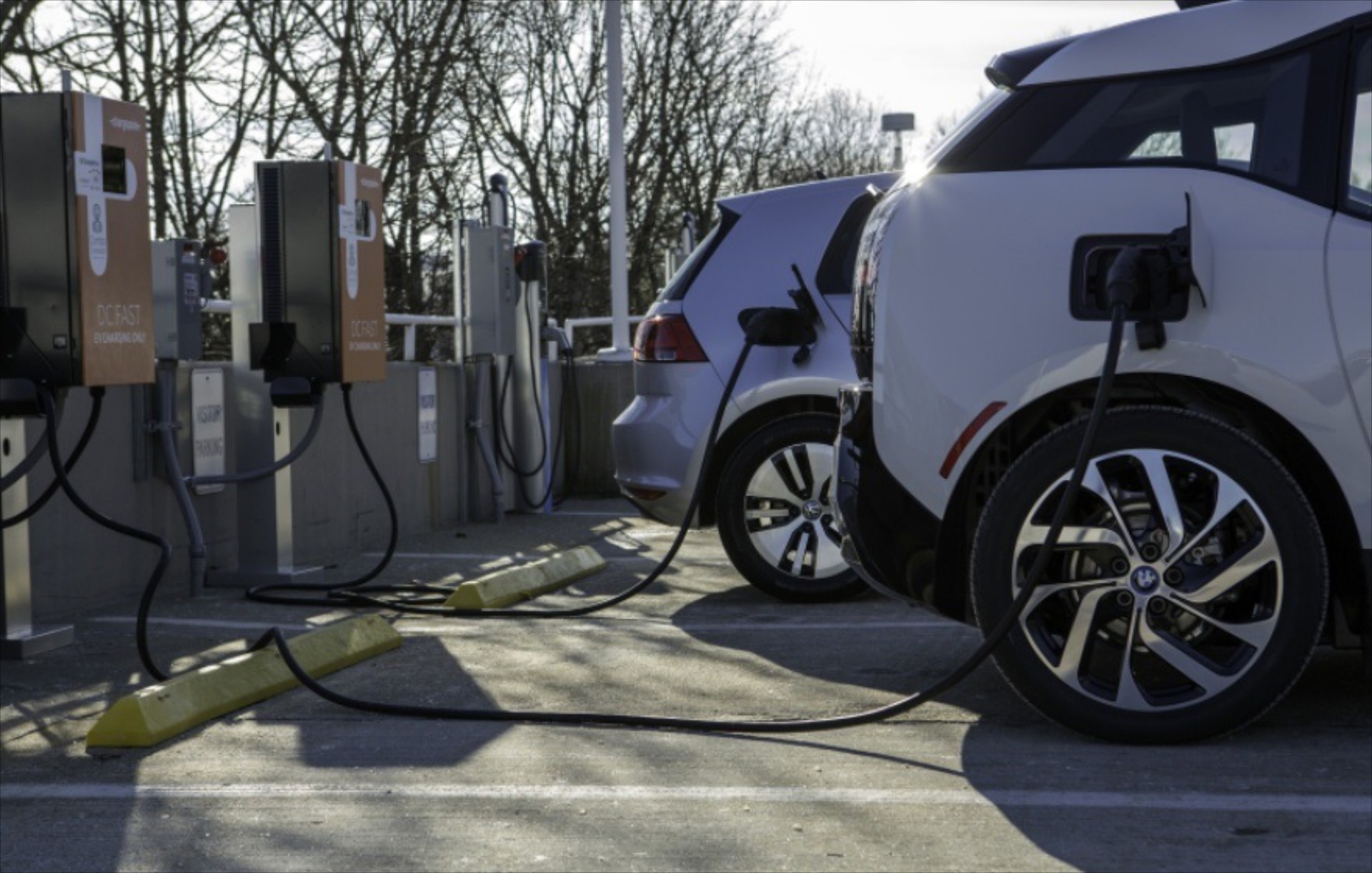 Ηλεκτροκίνηση: Πότε ανοίγει το «Φορτίζω Παντού» - Ποιοι παίρνουν επιδότηση έως 70%