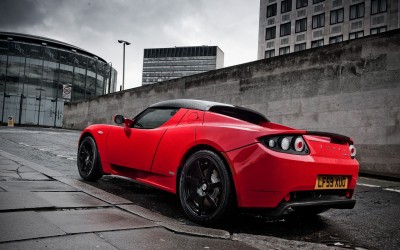 Απίστευτο: Βρέθηκαν 3 ολοκαίνουρια Tesla Roadster στην Κίνα