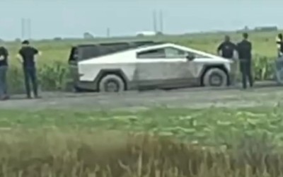 Video: Ένα Tesla Cybertruck κόλλησε στην λάσπη!