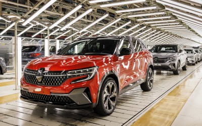 Video: Μέσα στο εργοστάσιο κατασκευής του Renault Austral