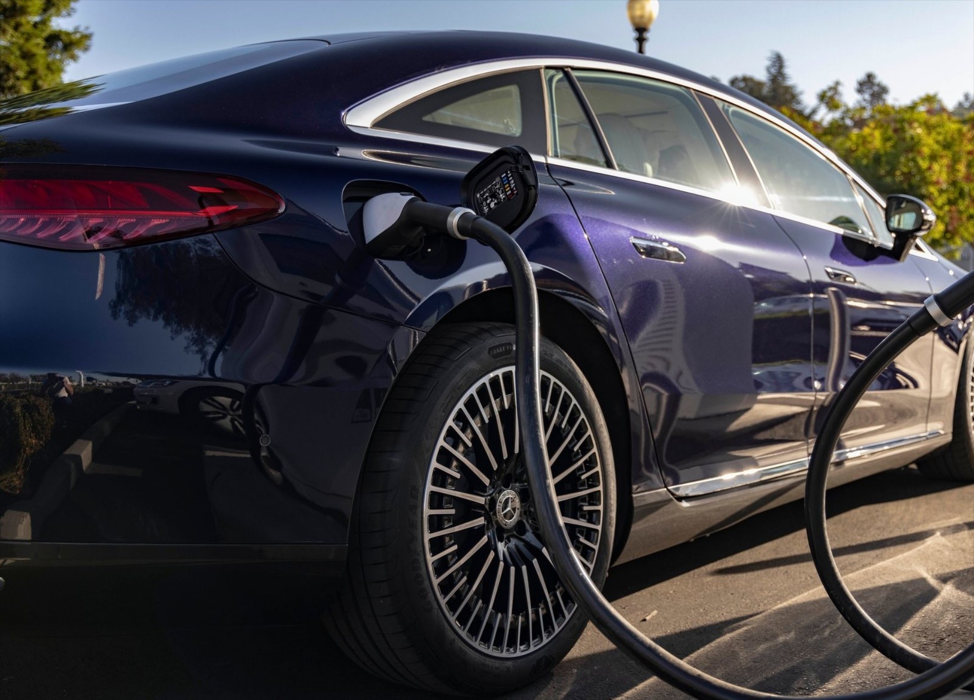 Η Ελλάδα γίνεται ηλεκτρική: Έρχονται 9.000 φορτιστές ηλεκτρικών αυτοκινήτων