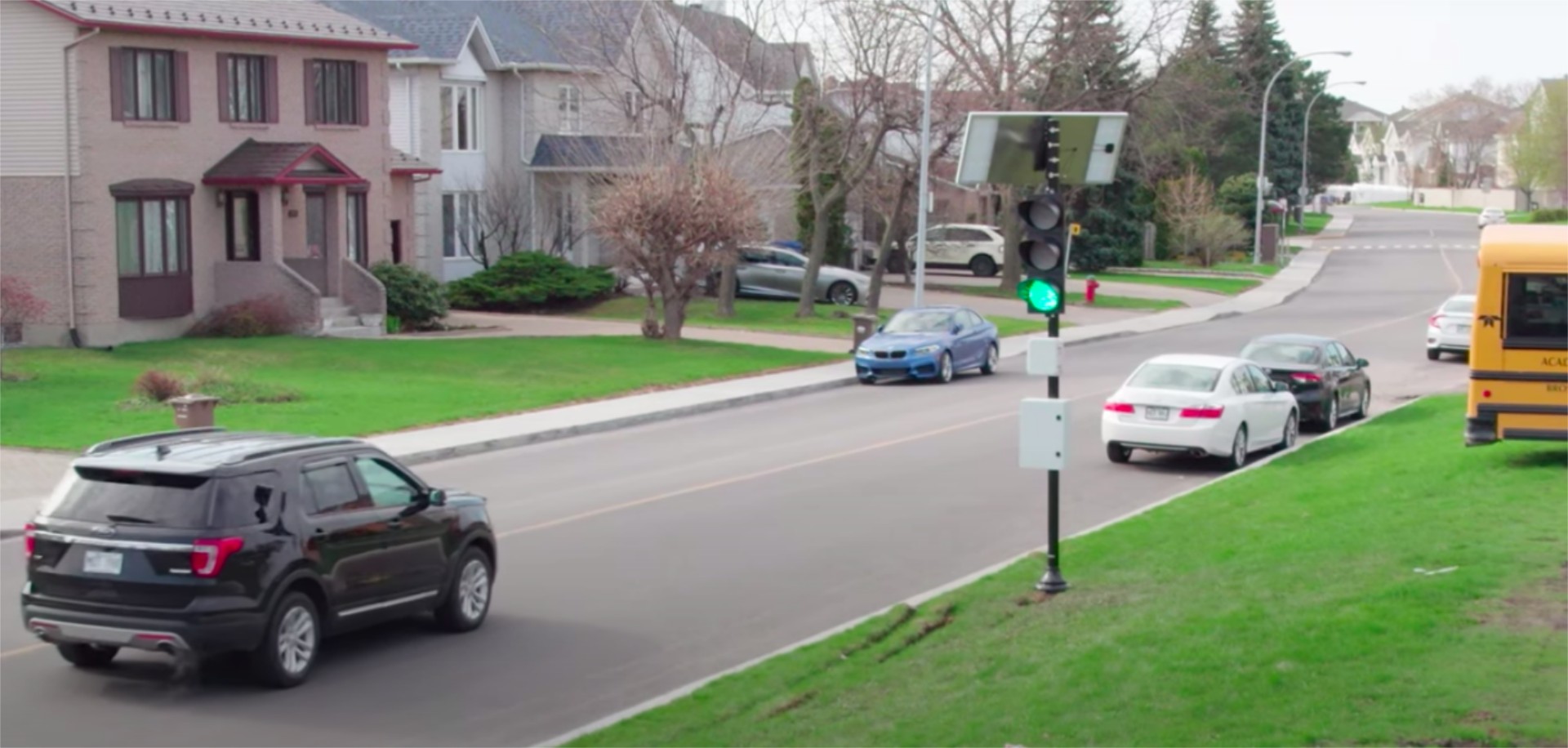 «Έξυπνο» φανάρι, μένει πράσινο εφόσον δεν τρέχεις! – Πού τοποθετήθηκε;