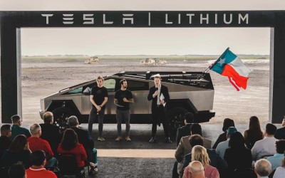 Tesla Cybertruck: Διέρρευσαν φωτογραφίες του εσωτερικού του