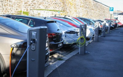 Ελλάδα: Γύρισαν την πλάτη σε βενζίνη-diesel - Σε ποιον δήμο ο κόσμος αγοράζει μόνο ηλεκτρικά;