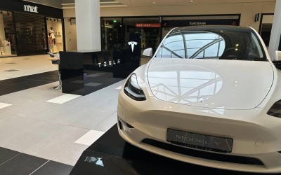 Ελλάδα: Έτοιμο το δεύτερο κατάστημα Tesla – Πού είναι; Πότε ανοίγει;
