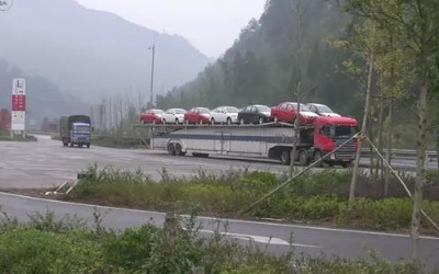 Video: Διπλή νταλίκα για μεταφορά ΙΧ