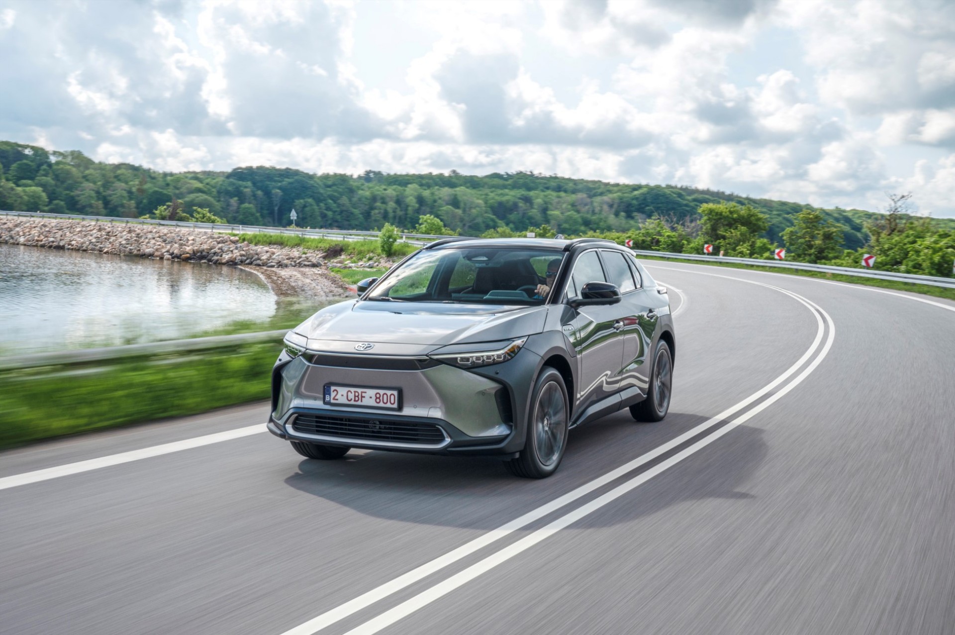 Πρόεδρος Toyota: «Δεν ξέρω αν η αγάπη μας για τα ηλεκτρικά αρκεί για να νικήσουμε την Tesla»