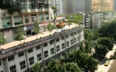 Απίστευτο: Ένας δρόμος που «πατά» πάνω σε κτίρια! [video]