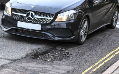 Έπεσες σε λακκούβα; Η ανάρτησή σου θα ενημερώνει αυτόματα τον δήμο!