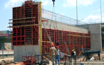 Σταματούν τα έργα στους αυτοκινητόδρομους;