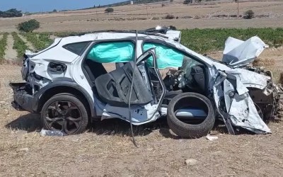 Σοκαριστικό τροχαίο στην Πάρο - Το αυτοκίνητο διαλύθηκε [video]