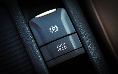 Auto Hold: Το κουμπί που σε ξεκουράζει στο αυτοκίνητο - Πώς δουλεύει