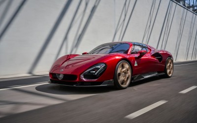 Νέα Alfa Romeo 33 Stradale: Supercar με V6 ή με ηλεκτρικό μοτέρ 750 ίππων