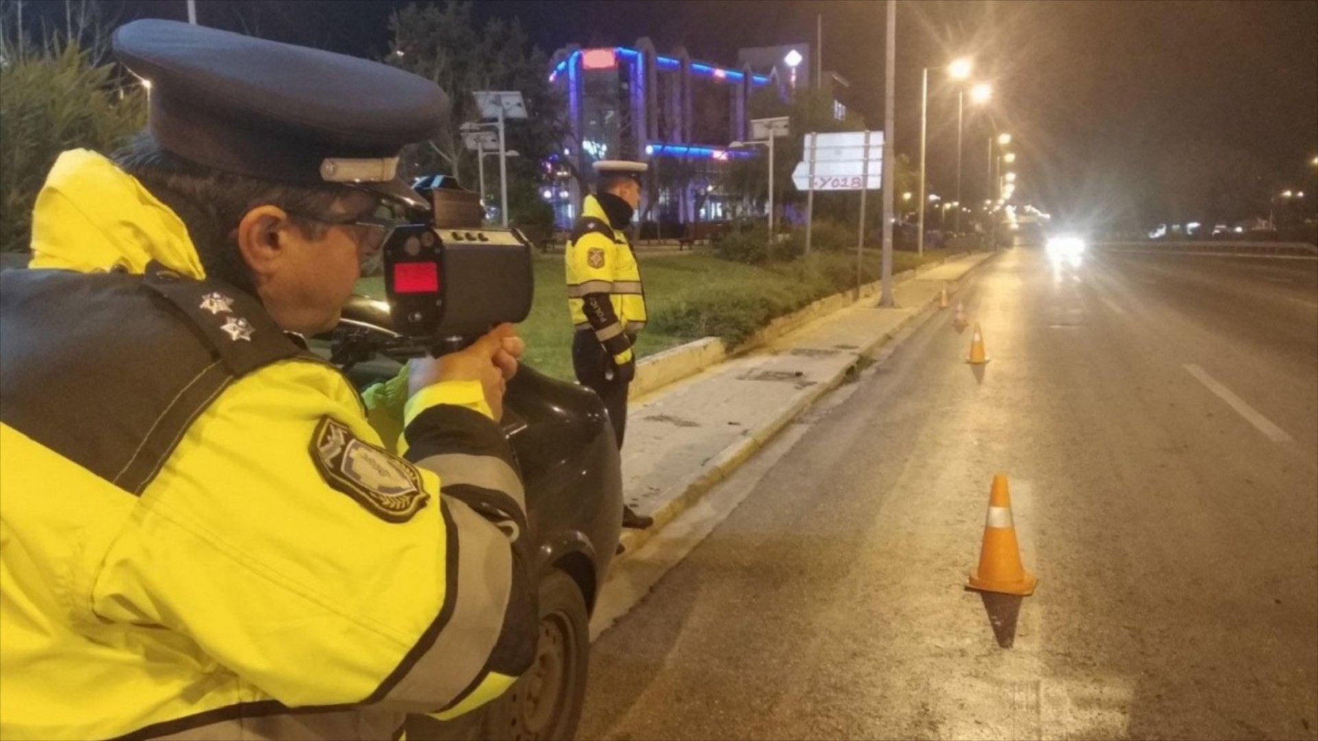 Μπαράζ ελέγχων της Τροχαίας στην Παραλιακή – Μάζεψε άδειες και διπλώματα