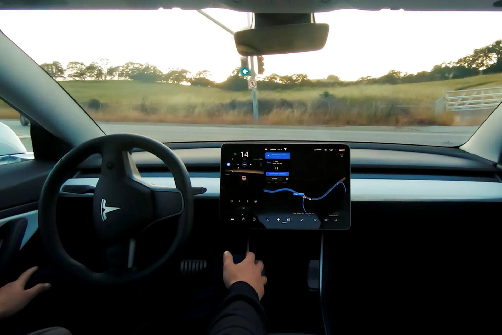 Έρευνα: Η Tesla θα φέρει τα πάνω κάτω και στην ασφάλιση αυτοκινήτου