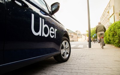 Απειλείται η Uber στην ΕΕ; Τι εμπόδια μπαίνουν στις online πλατφόρμες