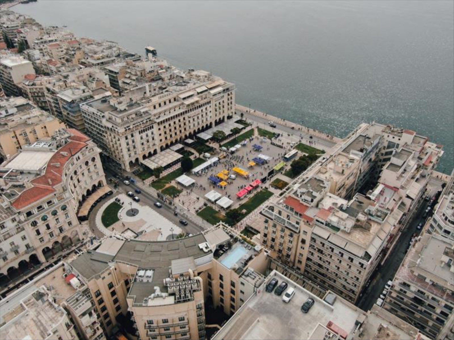 Η Θεσσαλονίκη μπήκε στην πρίζα με το «Voltάρω 7» - Δες τι έγινε στην πλ. Αριστοτέλους