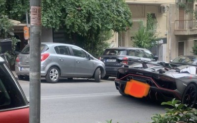 Άφαντη η Τροχαία για διπλοπαρκαρισμένη Lamborghini στο Κολωνάκι