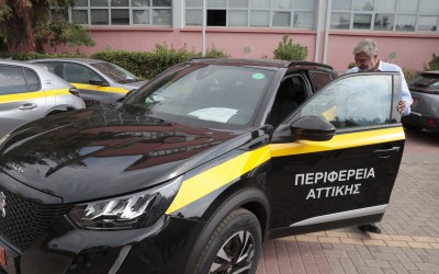 H Περιφέρεια Αττικής πήρε 42 ηλεκτρικά αυτοκίνητα – Ποιας μάρκας είναι [video]